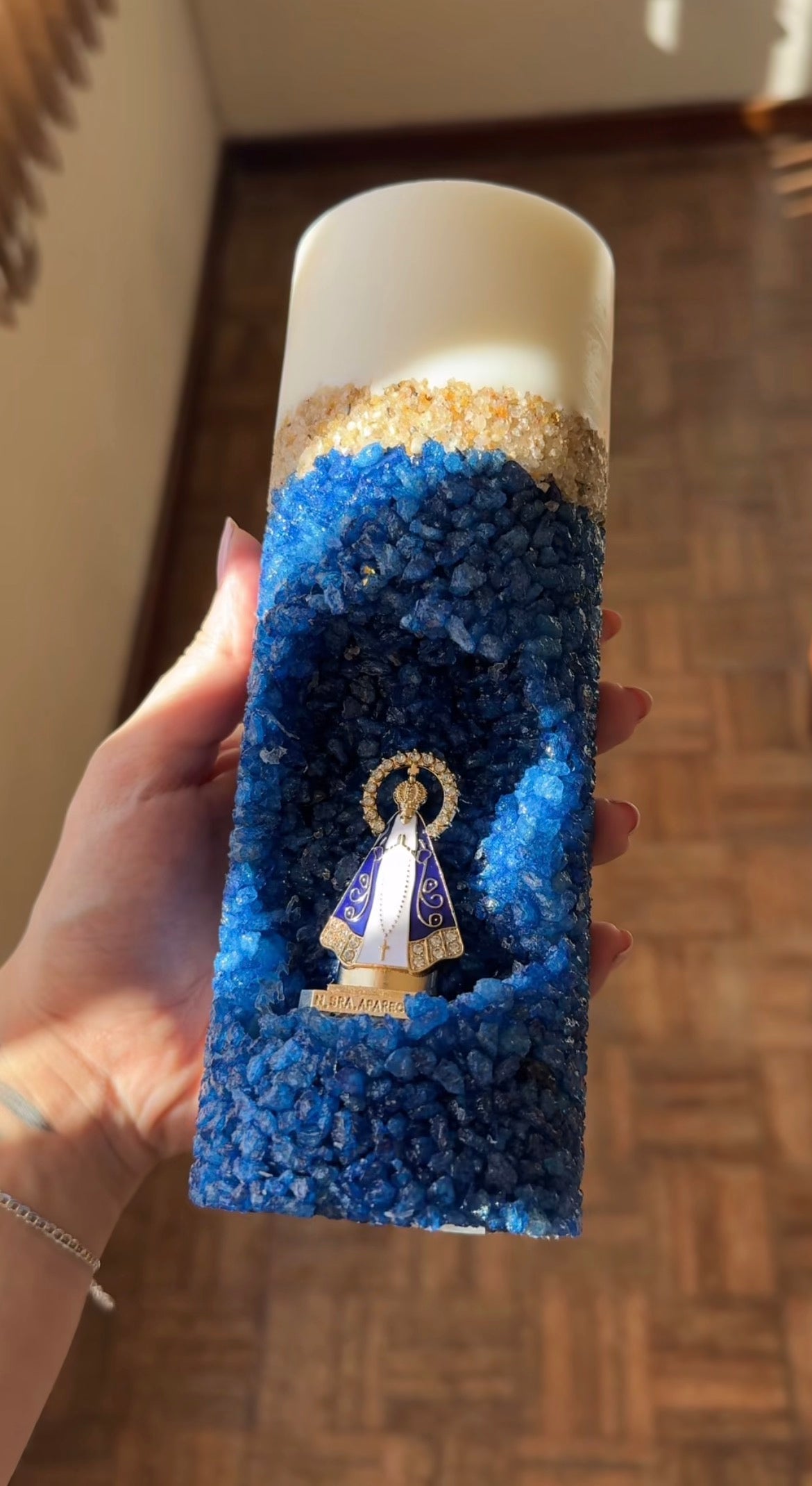 [Compre 1 e Leve 2] Vela Artesanal Nossa Senhora Aparecida - Cristais Azul Safira e Ouro