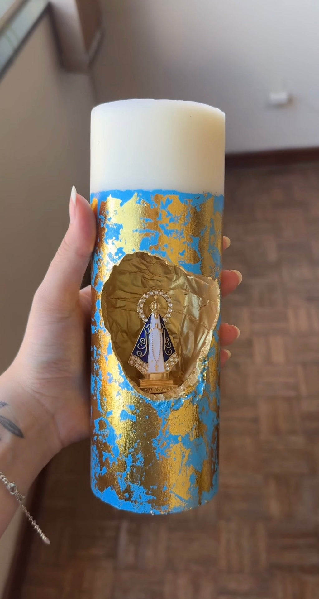 [Compre 1 e Leve 2] Vela Artesanal Nossa Senhora Aparecida - Arte Azul Celeste e Ouro