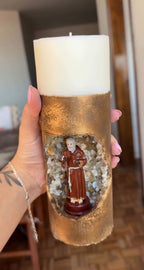[Compre 1 e Leve 2] Vela Artesanal Santo Antônio - Gruta de Cristais Naturais e Ouro
