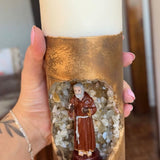 [Compre 1 e Leve 2] Vela Artesanal Santo Antônio - Gruta de Cristais Naturais e Ouro