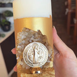 [Compre 1 e Leve 2] Vela Artesanal São Bento - Cristais Champagne e Ouro