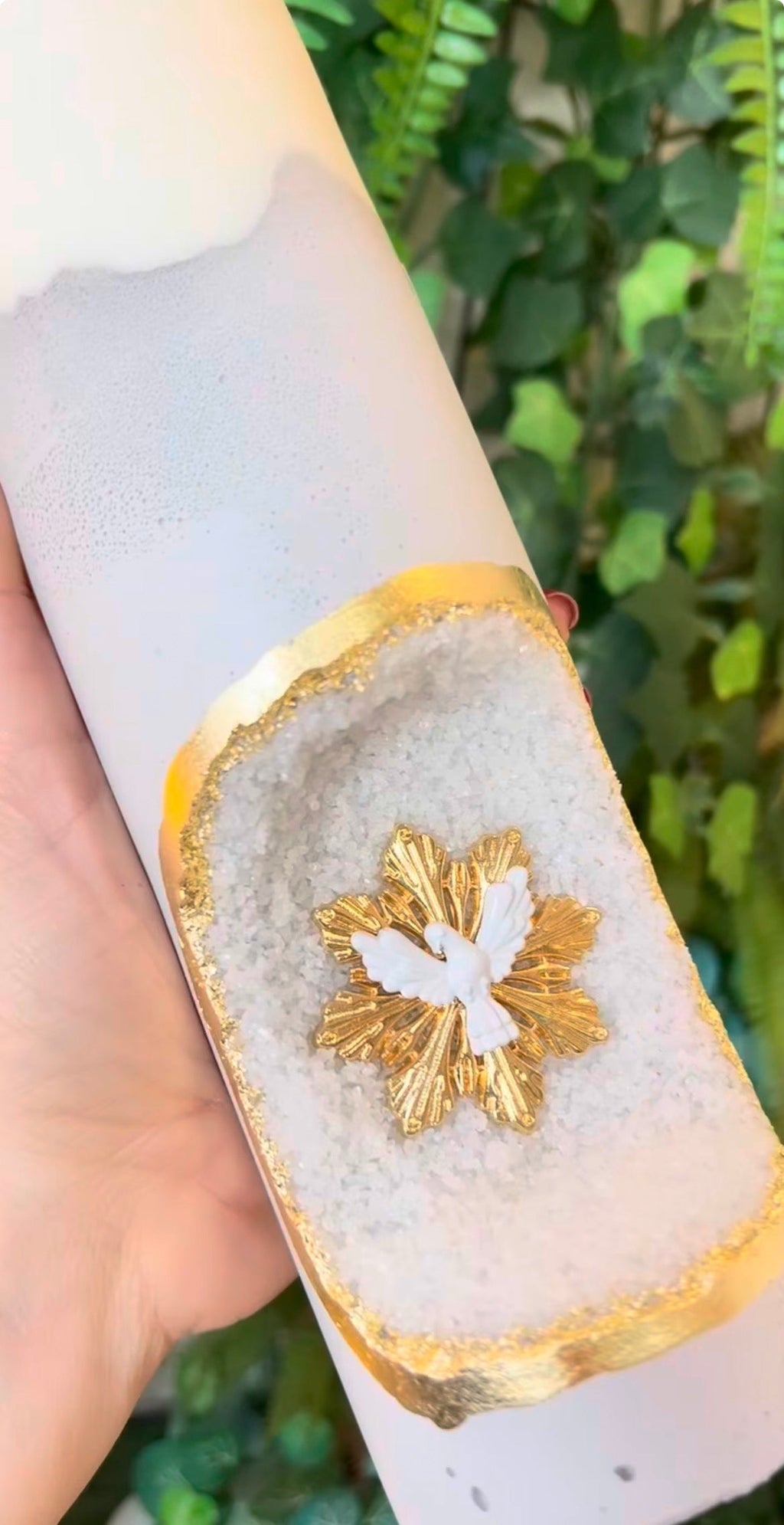 [Compre 1 e Leve 2] Vela Artesanal Divino Espírito Santo - Drusa Natural e Ouro