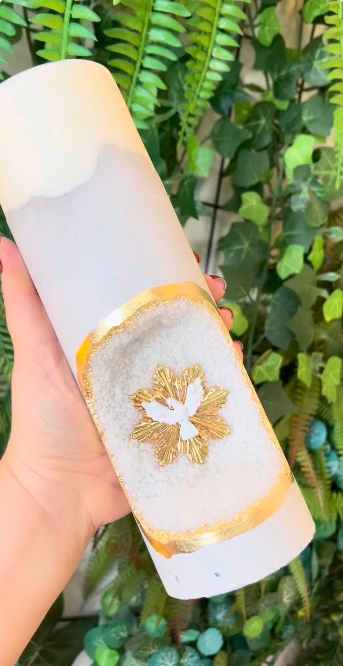 [Compre 1 e Leve 2] Vela Artesanal Divino Espírito Santo - Drusa Natural e Ouro