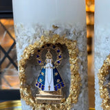[Compre 1 e Leve 2] Vela Artesanal Nossa Senhora Aparecida - Cristais Brancos e Moldura Dourada Premium