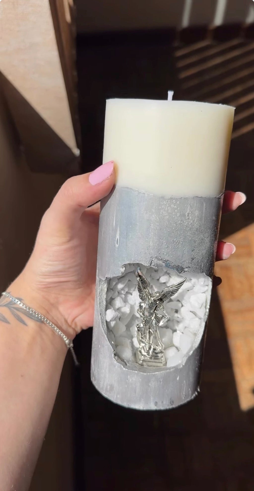 [Compre 1 e Leve 2] Vela Artesanal São Miguel Arcanjo - Prata Celestial e Cristais Brancos