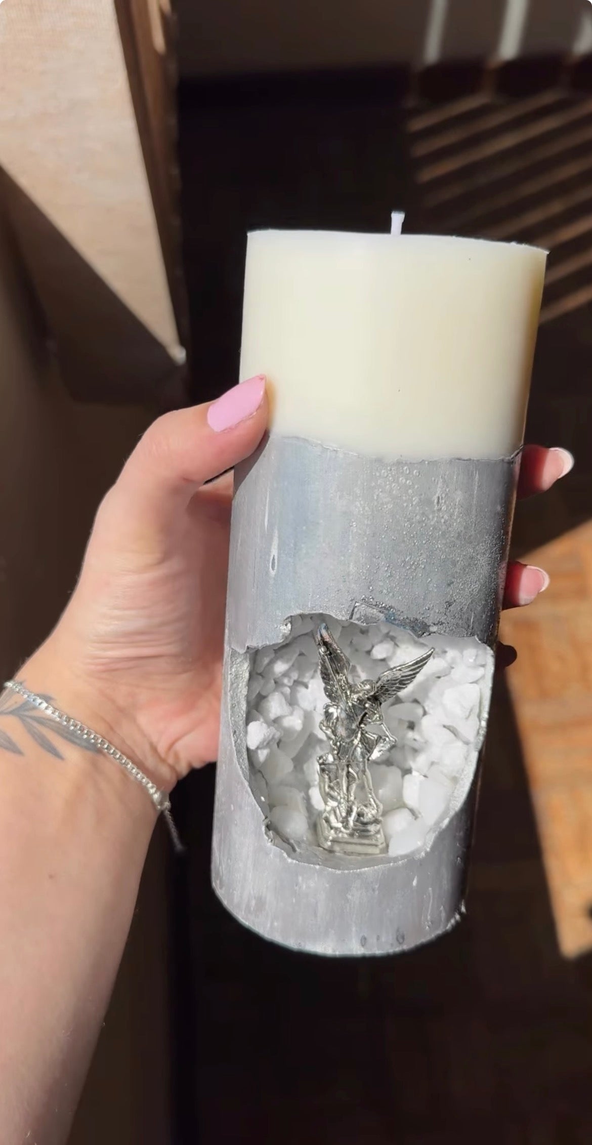 [Compre 1 e Leve 2] Vela Artesanal São Miguel Arcanjo - Prata Celestial e Cristais Brancos