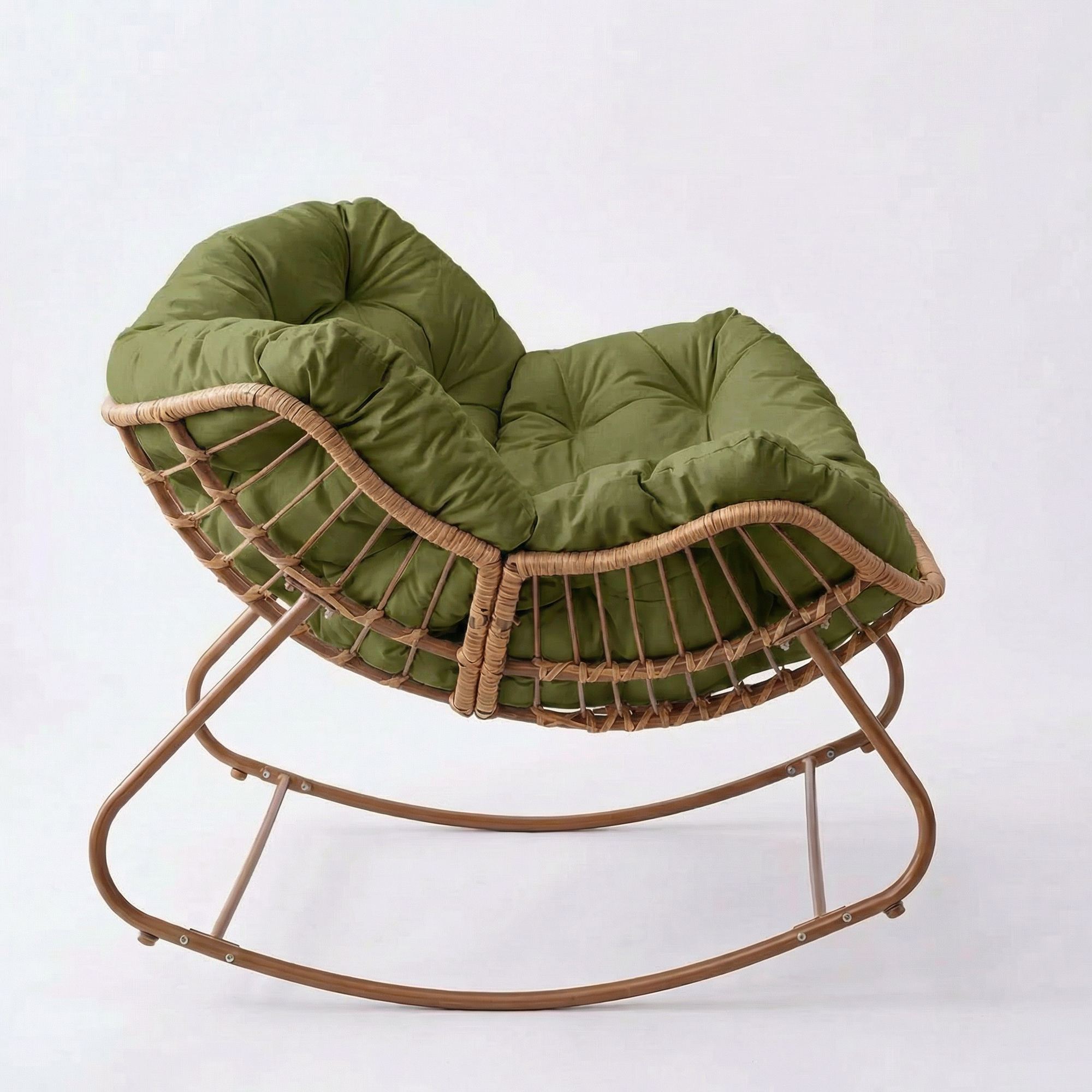 Cadeira de Balanço Nut Chair em Rattan Estrutura Robusta e Almofada Removível